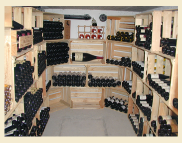 cave à vin avec bouteille